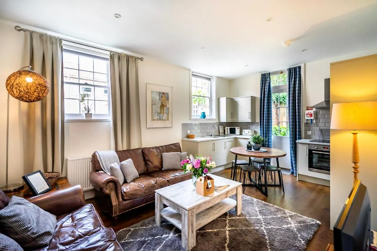 Middlethorpe Manor - No 5 Lazy Days And Explore Villa York Holiday home