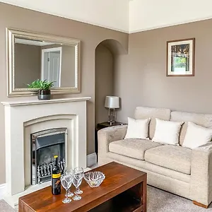 Cedar House - Quaint Victorian With Free Parking York